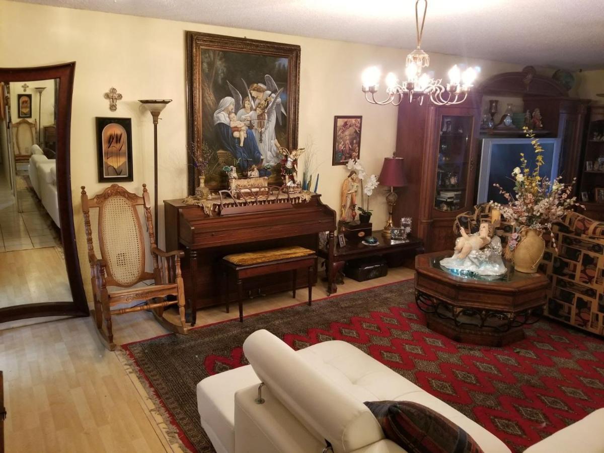 Snug Minimalist Full Bed With 50 Inch Smart Tv, Netflix, Airplay, Mini-Fridge, And 500 Mbps Wifi Near Fiu, Dolphin Mall, Airport ميامي المظهر الخارجي الصورة