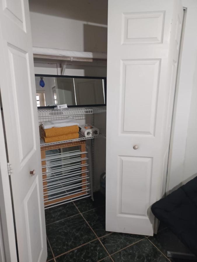 Snug Minimalist Full Bed With 50 Inch Smart Tv, Netflix, Airplay, Mini-Fridge, And 500 Mbps Wifi Near Fiu, Dolphin Mall, Airport ميامي المظهر الخارجي الصورة