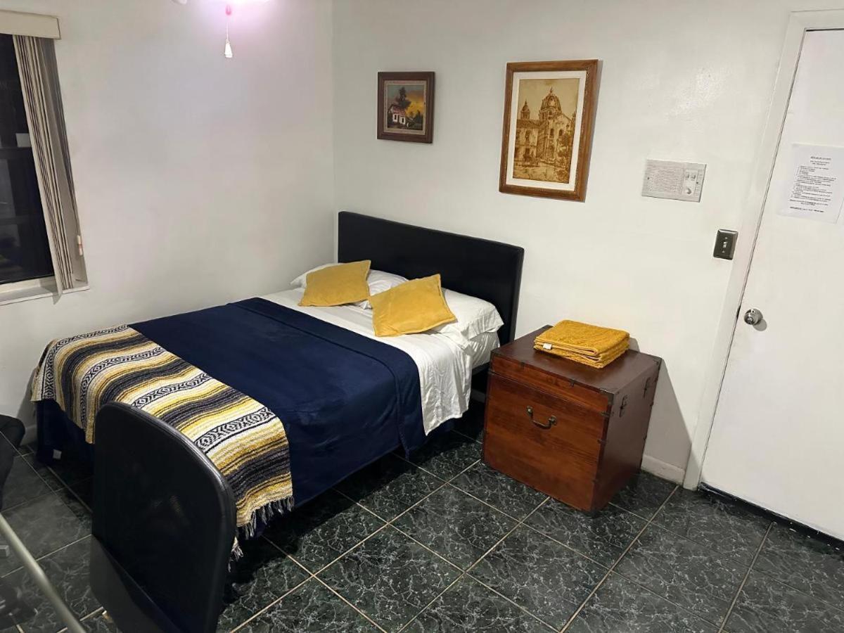 Snug Minimalist Full Bed With 50 Inch Smart Tv, Netflix, Airplay, Mini-Fridge, And 500 Mbps Wifi Near Fiu, Dolphin Mall, Airport ميامي المظهر الخارجي الصورة