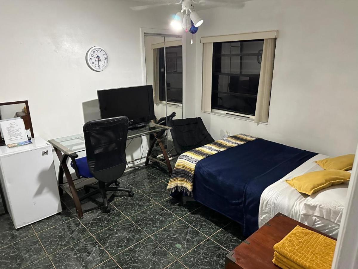 Snug Minimalist Full Bed With 50 Inch Smart Tv, Netflix, Airplay, Mini-Fridge, And 500 Mbps Wifi Near Fiu, Dolphin Mall, Airport ميامي المظهر الخارجي الصورة
